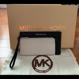 Michael Kors Wristlet! With original dust bag/box!